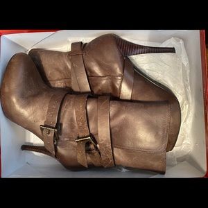 Guess fur lined boots